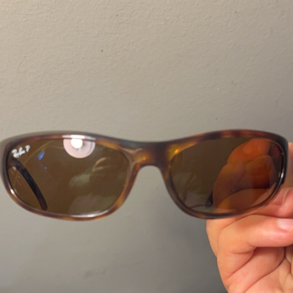 RAY BAN POLARIZED SUN GLASSES